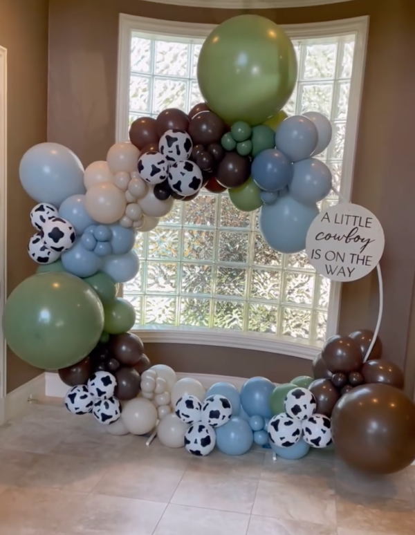 Circle Arch Rental + Balloons - Image 2